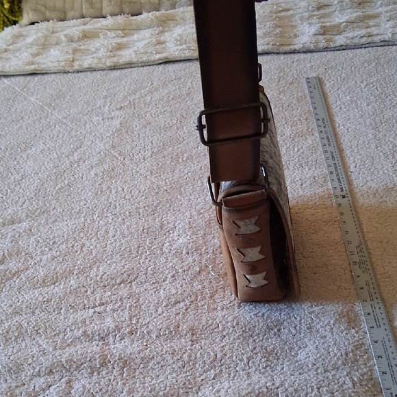 STS Ranchwear Tan and Cream Crossbody Bag - Picture 9 of 12